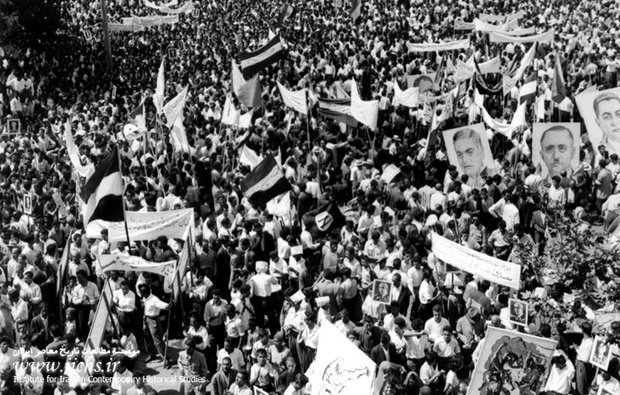 نمایی از اجتماع باشکوه میدان بهارستان در اولین سالگرد قیام ۳۰ تیر ۱۳۳۱ 